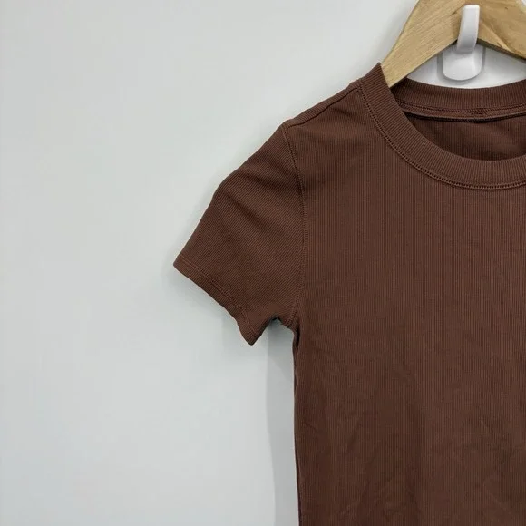 Vuori Pose Fitted Tee Women XSmall Ribbed Cropped Short Sleeve Pilates Yoga Soft - Picture 2 of 10